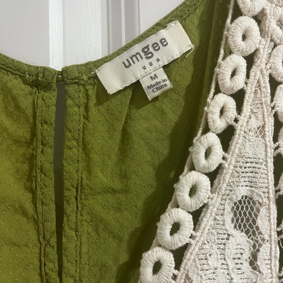 Umgee Green Lace Sleeveless Blouse - Picture 2 of 5